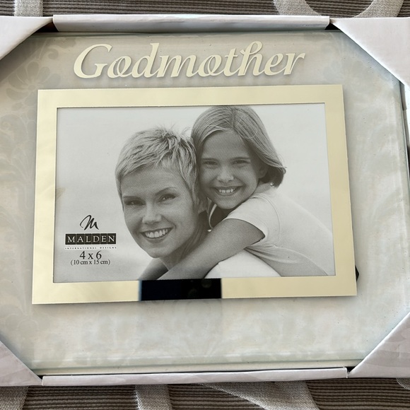 3 for $10 Malden 4x6 Godmother Glass frame with Silver tone floral background - Picture 2 of 4
